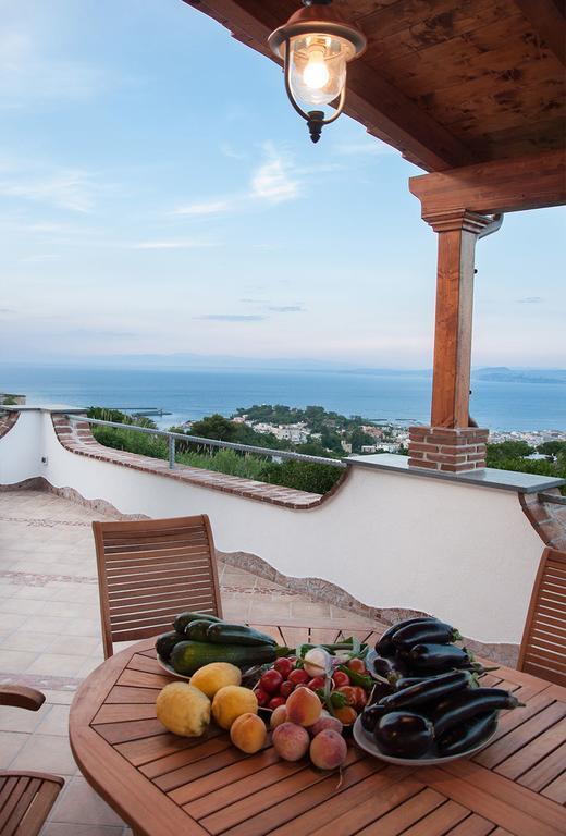 Relais Maison De Charles Ischia Exteriör bild